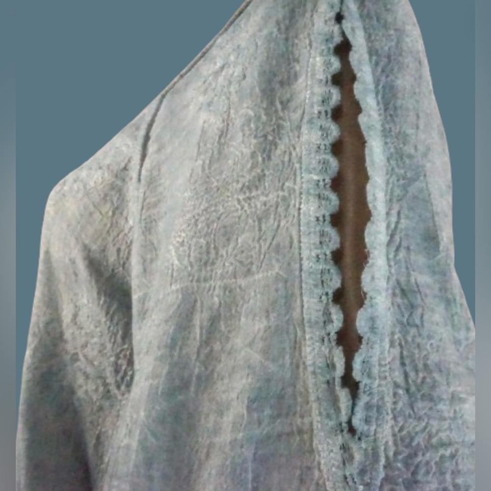 Democracy Blouse Size S Top Sleeves 2/3 Crewneck Light Blue - Picture 3 of 15